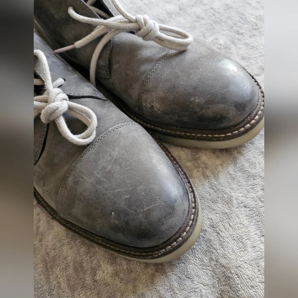 Clarks Collection men's gray leather cap toe chukka boots Size 10M